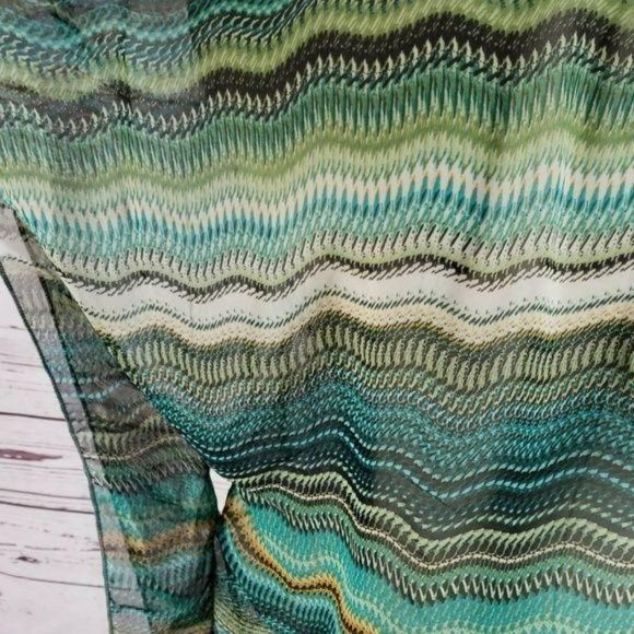 Body Central Women's 90's Sheer Green Chevron Printed Blouse Size Small - Picture 6 of 7
